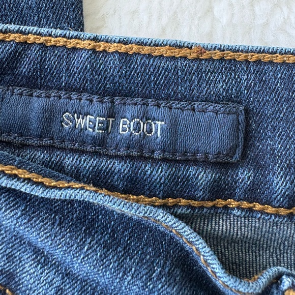Lucky Brand Women's Sweet Boot Jeans - Picture 5 of 6